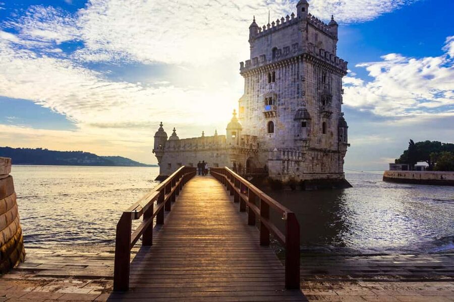 Lisbon: Private Tuk-Tuk City Tour With Local Guide - Why a tuk-tuk works so well in Lisbon