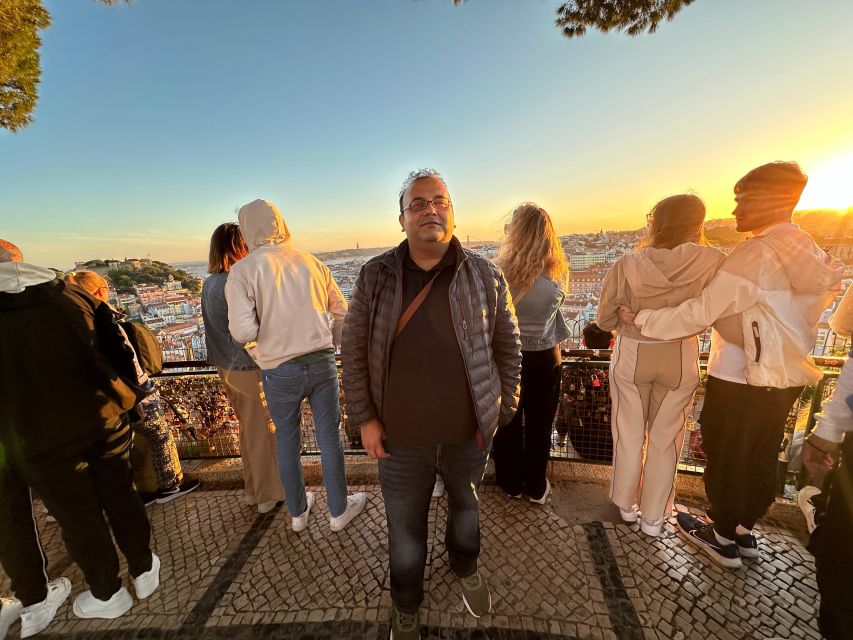 Lisbon: Private Tuk-Tuk City Tour With Local Guide - São Vicente, the flea market, and the National Pantheon