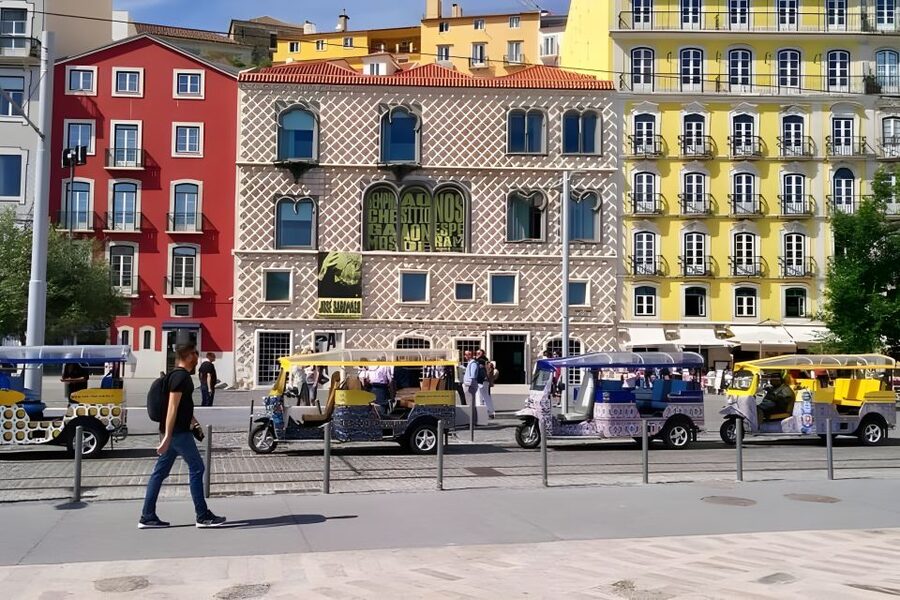 Lisbon: Private Tuk Tuk Sightseeing Tour & Historic Stories - Lisbon Cathedral and the Historic Center