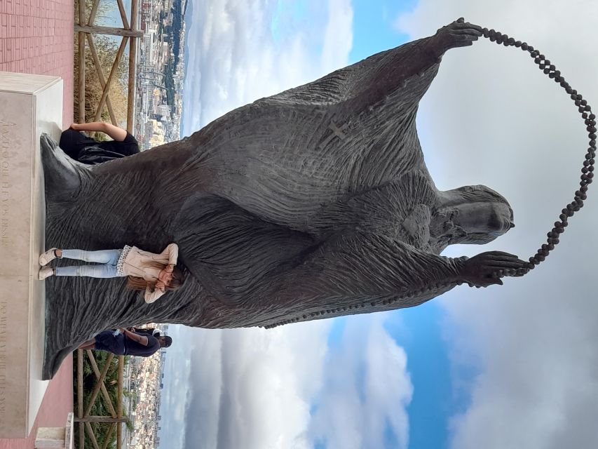 Lisbon: Private Tuk Tuk Tour Christ the King & Abril Bridge - Guides who shape the experience