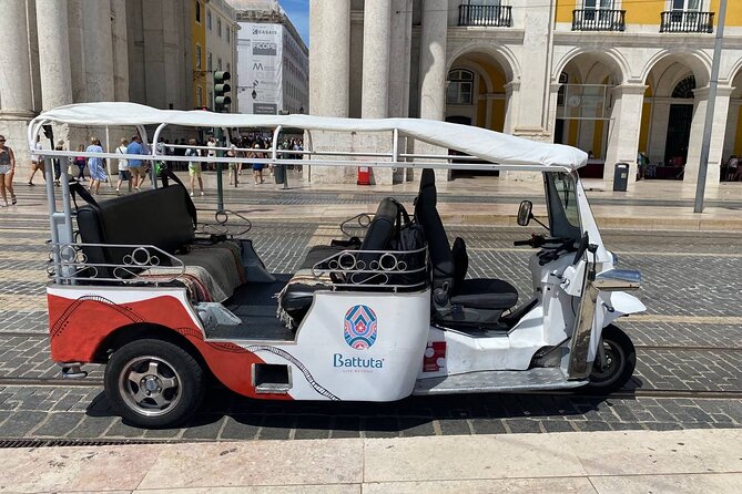 Lisbon Private Tuk Tuk Tour: City Highlights - Alfama, the flea market, and the sound of fado