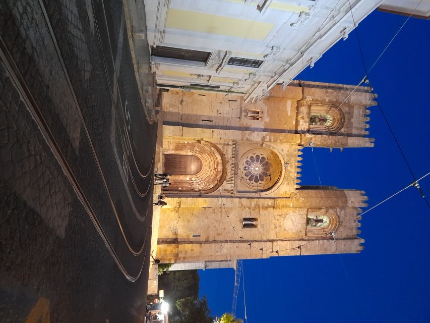 Lisbon: Private Tuk-Tuk Tour for 2 hours - Santa Luzia and Portas do Sol: two classic viewpoints