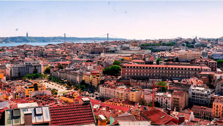 Lisbon: Private Tuk-Tuk Tour of Old Town & Scenic Viewpoints - Price, privacy, and the value of your time