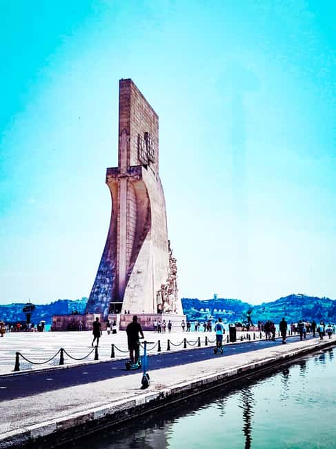 Lisbon: Private Tuk-Tuk Tour of Old Town & Scenic Viewpoints - Santa Luzia and Portas do Sol: two essential viewpoints