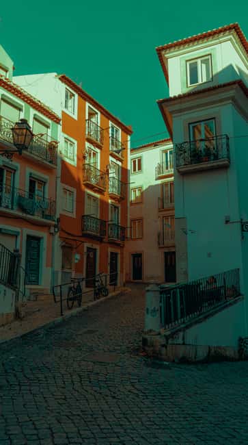 Lisbon: Private Tuk-Tuk Tour of Old Town & Scenic Viewpoints - São Vicente, the Pantheon, and the Fado Museum