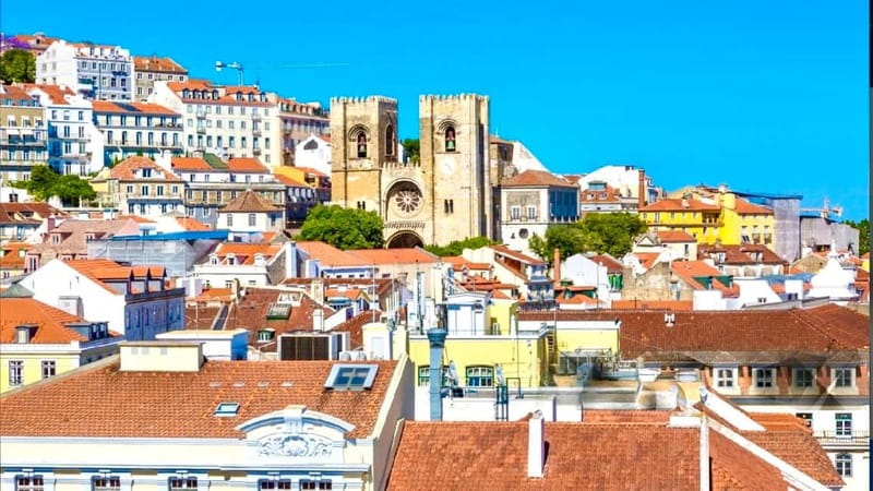 Lisbon: Private Tuktuk Tour with History & Music - Key points at a glance