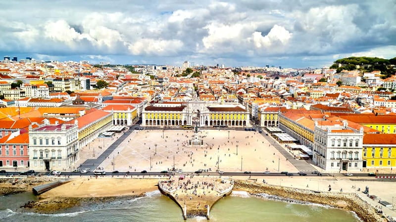 Lisbon: Private Tuktuk Tour with History & Music - Why this tuk-tuk tour works well on a first day