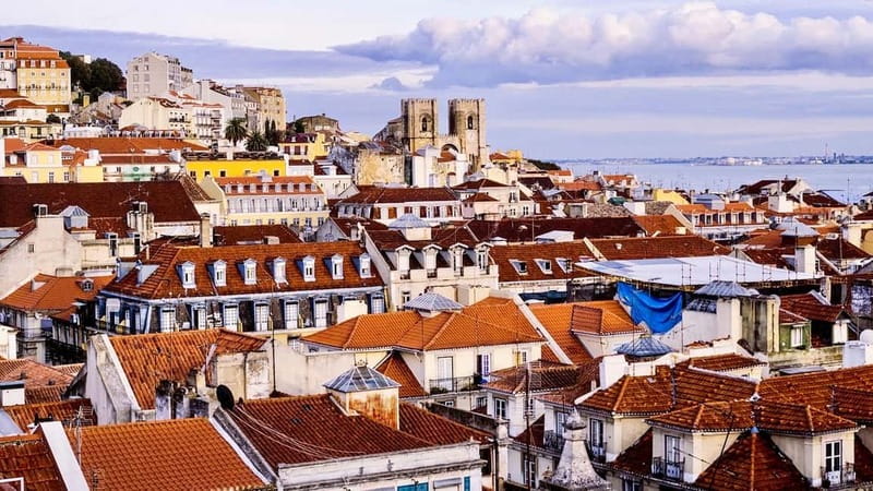 Lisbon: Private Tuktuk Tour with History & Music - Lisbon Cathedral and Santo António