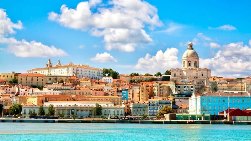 Lisbon: Private Tuktuk Tour with History & Music - What the guide and equipment add