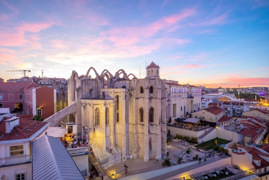 Lisbon's historic old town in a tuk-tuk in German - São Vicente de Fora and the church stop