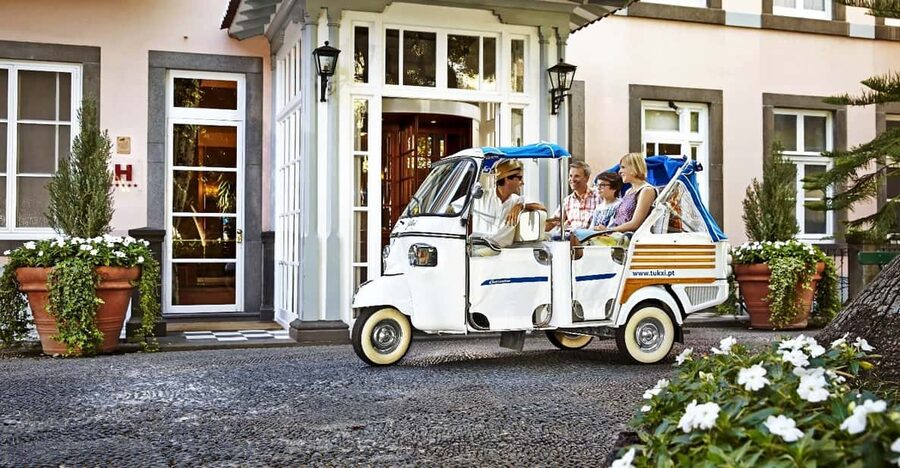 Lisbon's historic old town in a tuk-tuk in German - Graça and Senhora do Monte, the tour’s high point