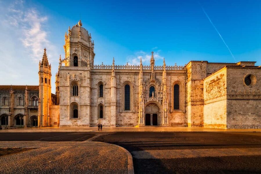 Lisbon: Skip-the-Line Pastéis de Belém & Belém Tuk-Tuk Tour - Jerónimos Monastery and the church option