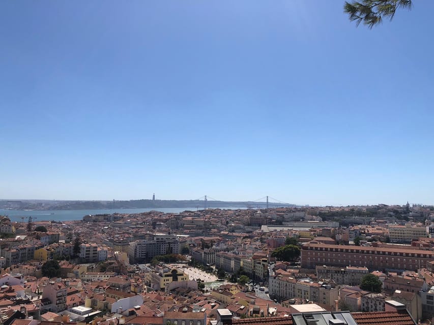 Lisbon: Tuk Tuk 1H30 Tour Old Town Complete with a Old Timer - Key points to know before booking