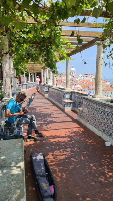 Lisbon: Tuk Tuk 1H30 Tour Old Town Complete with a Old Timer - Santa Luzia and Portas do Sol for the classic view
