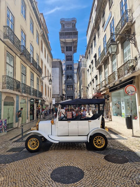 Lisbon: Tuk Tuk 1H30 Tour Old Town Complete with a Old Timer - Starting at Praça da Figueira