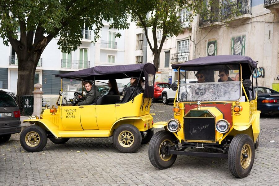 Lisbon: Tuk Tuk City tour with vintage car - One hour in Alfama, Lisbon’s oldest quarter