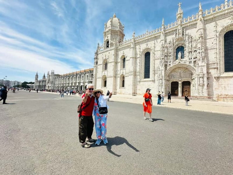 Lisbon Tuk Tuk Tour 1 Hour 30 Min - A short pause at Time Out Market