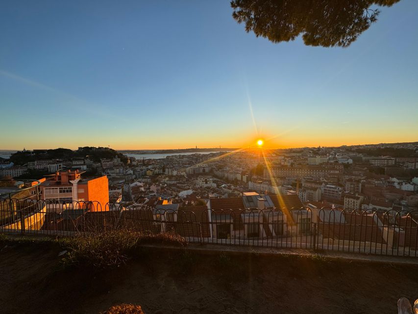 Lisbon: Tuk Tuk with hotel pick up and the best of old city - São Vicente de Fora and the National Pantheon