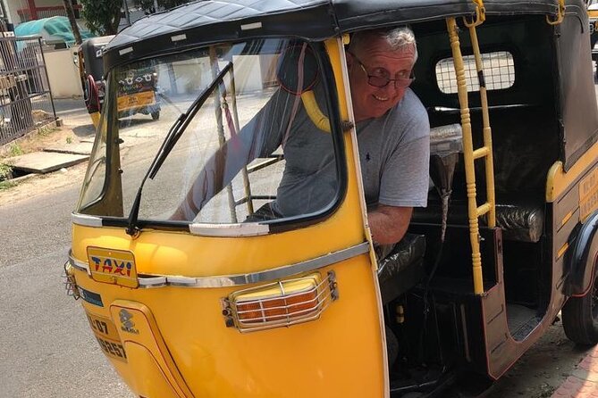 Local Kochi Sightseeing Tuk-Tuk Tour - Dutch Cemetery and St. Francis Church