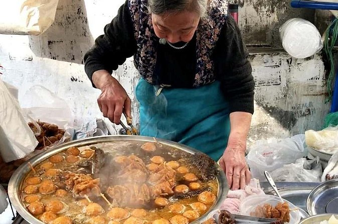 Luang Prabang Evening Food Tour by Tuk-Tuk - The guides make the difference