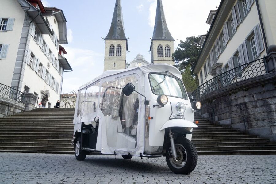 Lucerne: eTukTuk City Tour - Through the old town and shopping streets