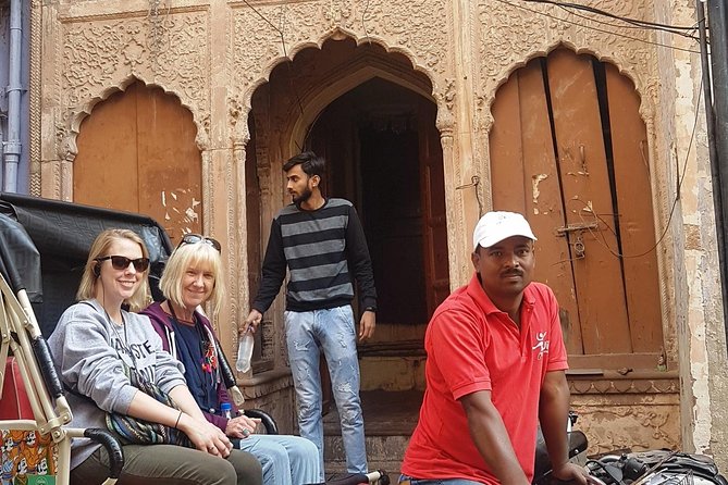 Luxury Rickshaw Tour of Old Delhi - Commentary, pictures, and the history book