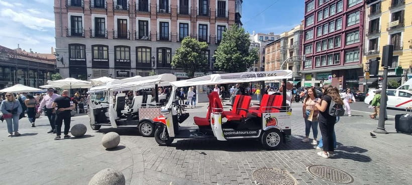 Madrid: Explore the City in an Electric Tuk Tuk - Retiro Park, the city’s calm green center