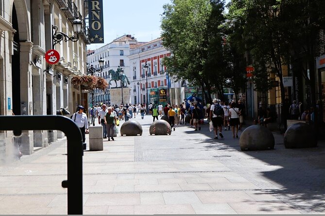 Madrid in Tuk Tuk with Local Guide Included - Comfort for families and hot afternoons