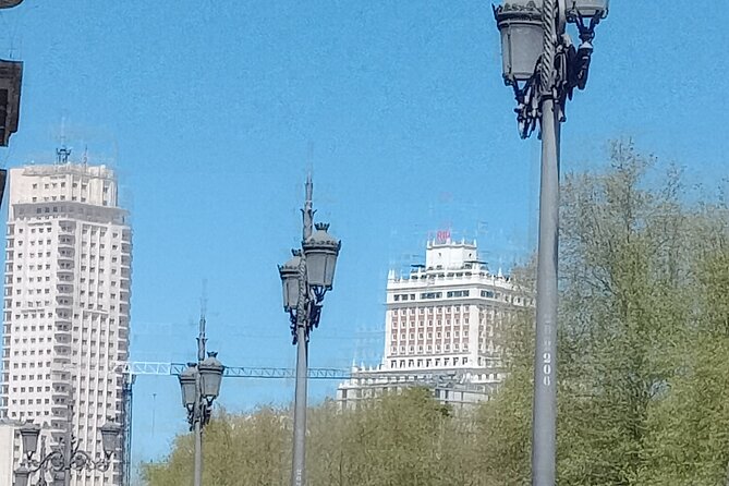 Madrid in Tuk Tuk with Local Guide Included - A route that may reach beyond the Prado