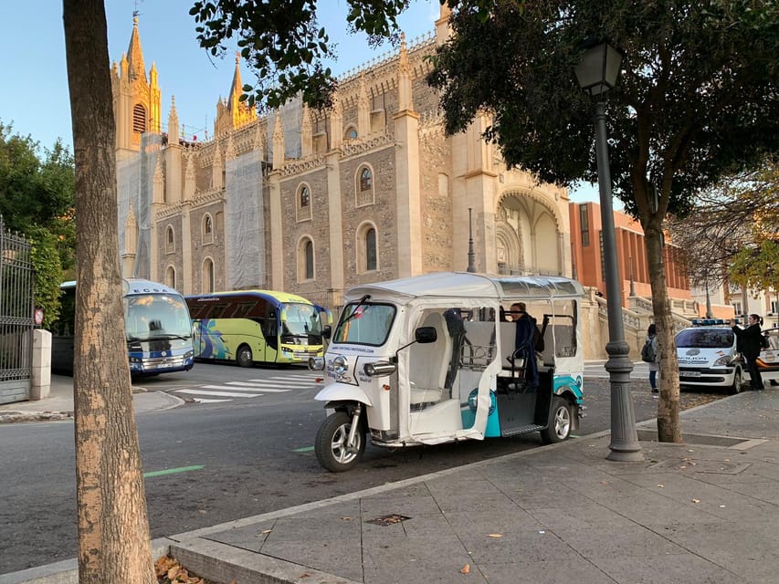 Madrid: Make your own 60 minutes tuk tuk tour - Comfort, accessibility, and what to bring