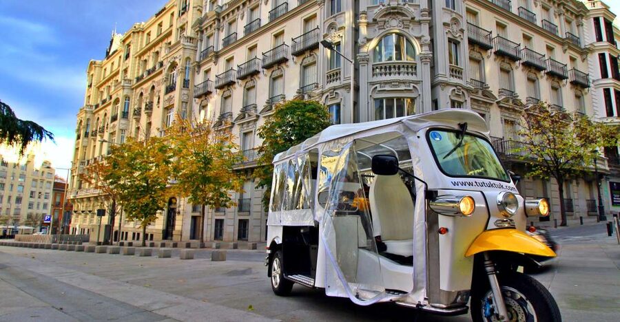 Madrid: Modern tour with Private guide in yellow tuk tuk - Key points before you book
