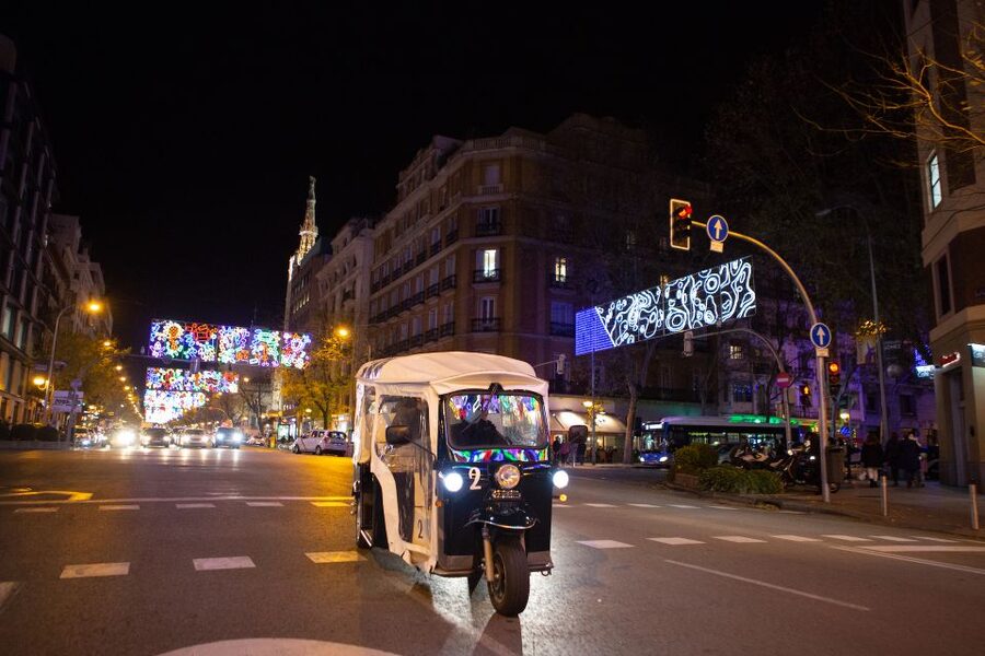 Madrid: Private Christmas Lights Tour by Eco Tuk-Tuk - Plaza de Colón and the National Library