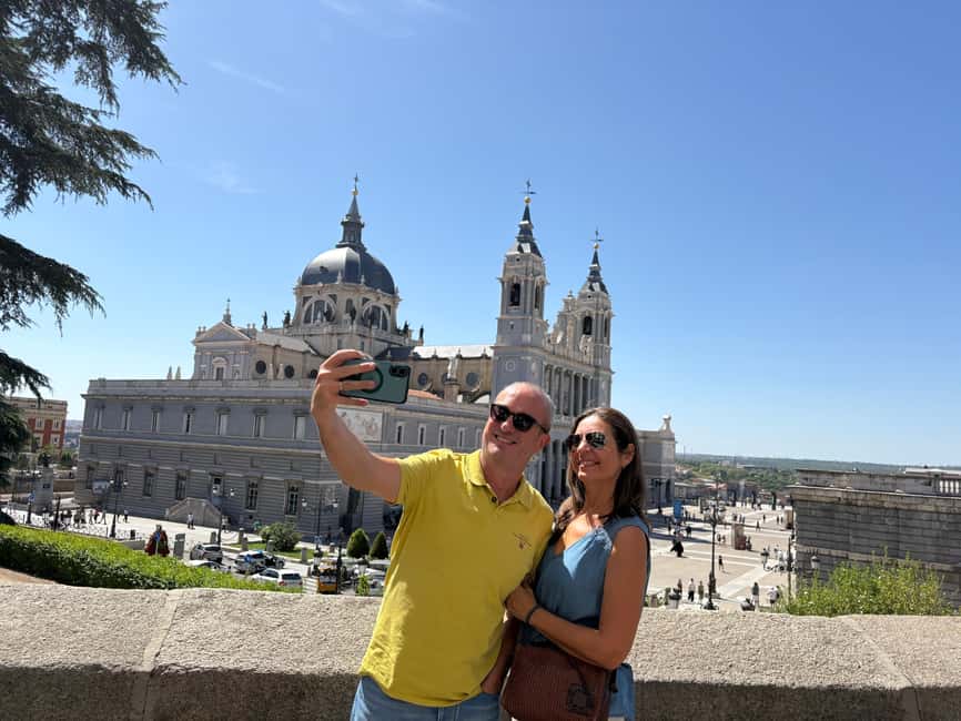 Madrid: Tour with Tuk Tuk Zero: The Best of Madrid in 2h 15min - Starting at Neptune Fountain and the Paseo del Prado