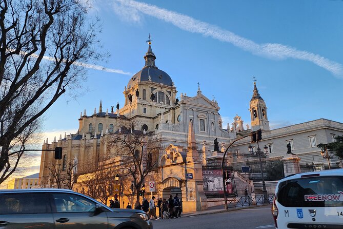 Madrid Tuk Tuk & Olé Experience – Private 1.5h Cultural Tour - Reina Sofía, Los Jerónimos, and the Buen Retiro remains