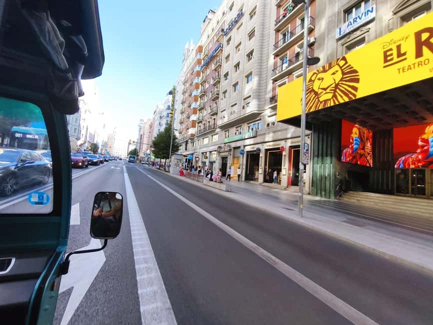 Madrid: Tuk Tuk Tour of the Historic Heart and Gran Vía. 1h 15min - Puerta del Sol and the center of Spain