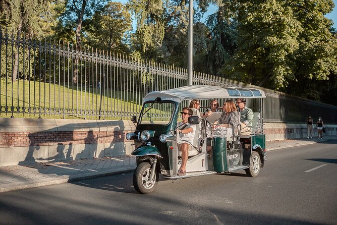 Madrid Welcome Tour with Local Guide in Eco Tuk Tuk Private - Puerta de Alcalá and the Temple of Debod