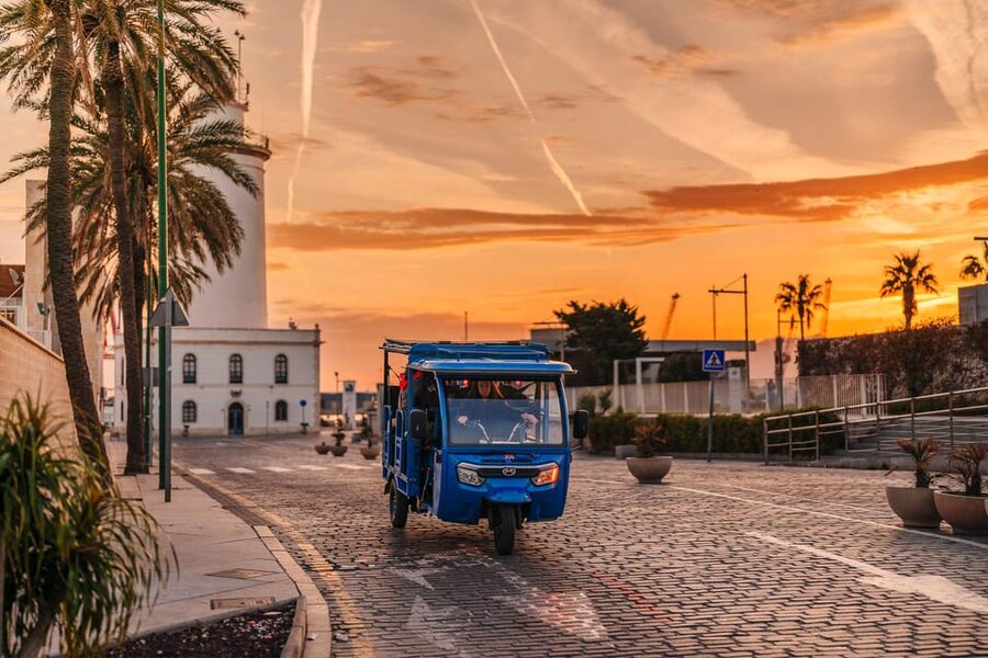 Málaga 2-Hour TukTuki Tour: Private Experience - What the two-hour format really gives you