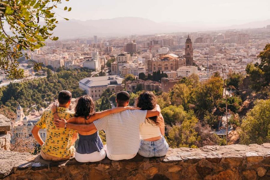 Málaga: Tuktuk Tour with Views and Espeto de Sardinas - Key points at a glance