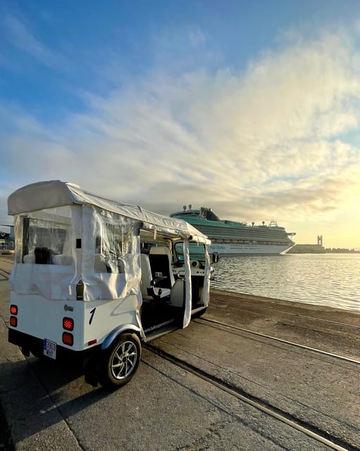 Malaga: VIP private Tuk Tuk tour - Plaza de la Merced and Malaga’s older center