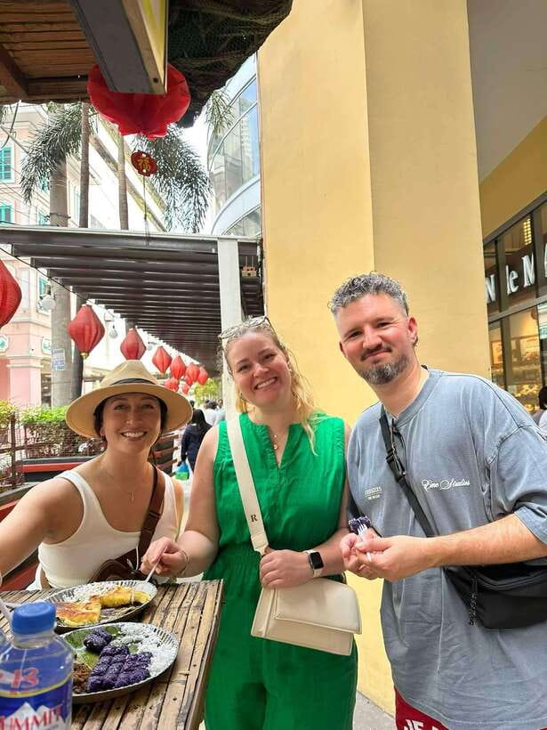 Manila Street Food and Drinks with Tuktuk Experience - A Guide Who Helps You Join the City