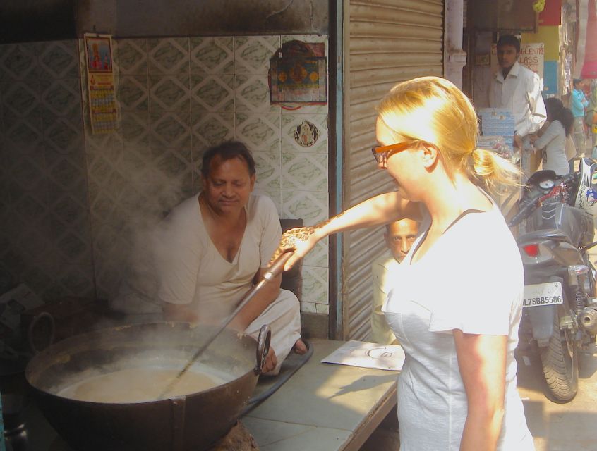 Masterji Kee Haveli-Rickshaw ride, Food& Cultural experience - Rooftops, spice markets, and photo stops