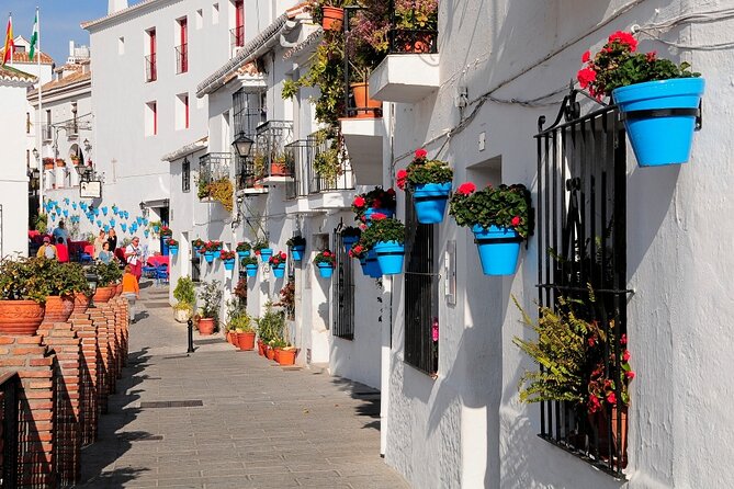 Mijas: Panoramic city tour in an electric Tuk Tuk - Starting beside the miniature museum
