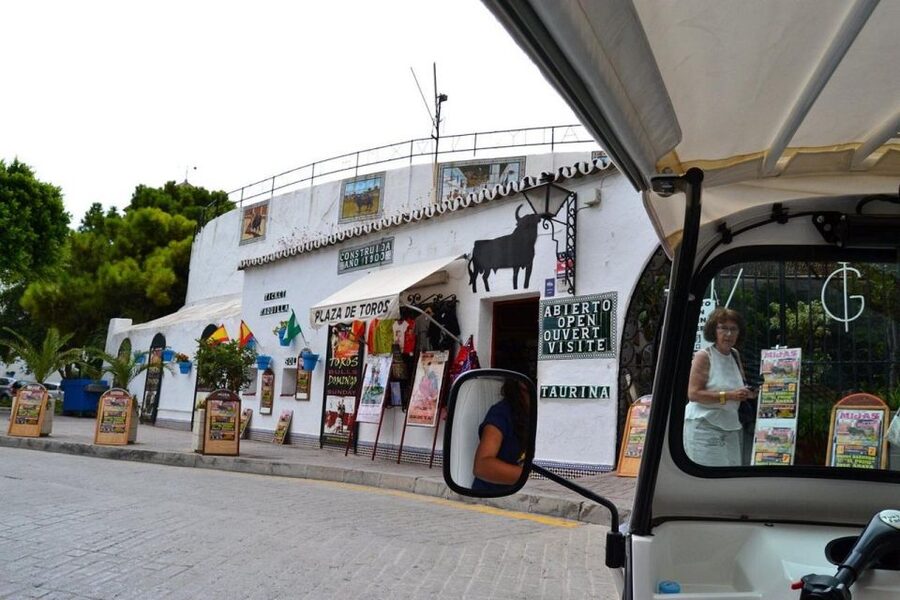 Mijas: Panoramic city tour with an electric Tuk Tuk - The first scenic pause and tucked-away corners