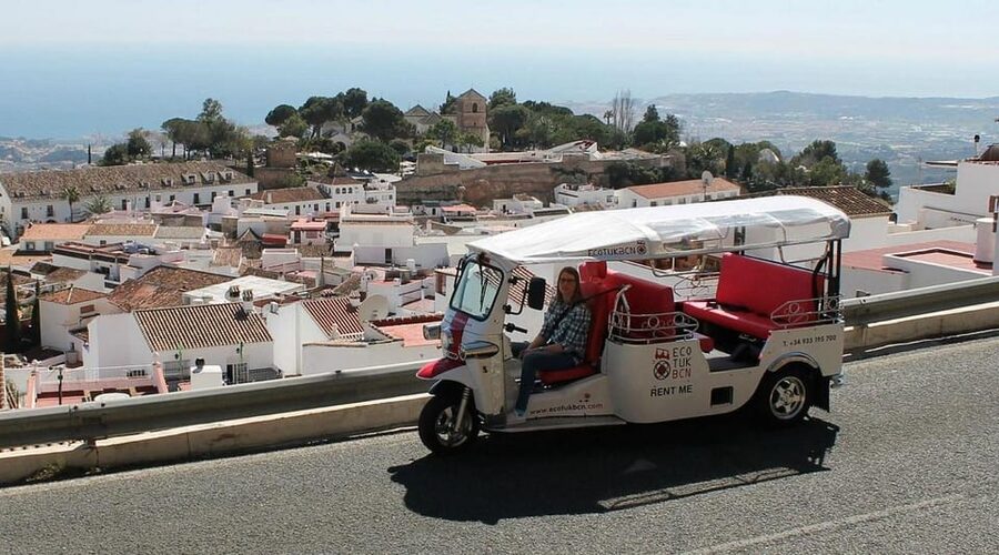 Mijas: Panoramic city tour with an electric Tuk Tuk - The five-minute viewpoint stop
