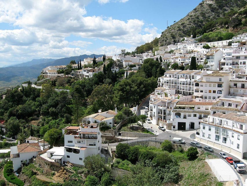 Mijas: Panoramic city tour with an electric Tuk Tuk - Starting beside the Carromato de Max