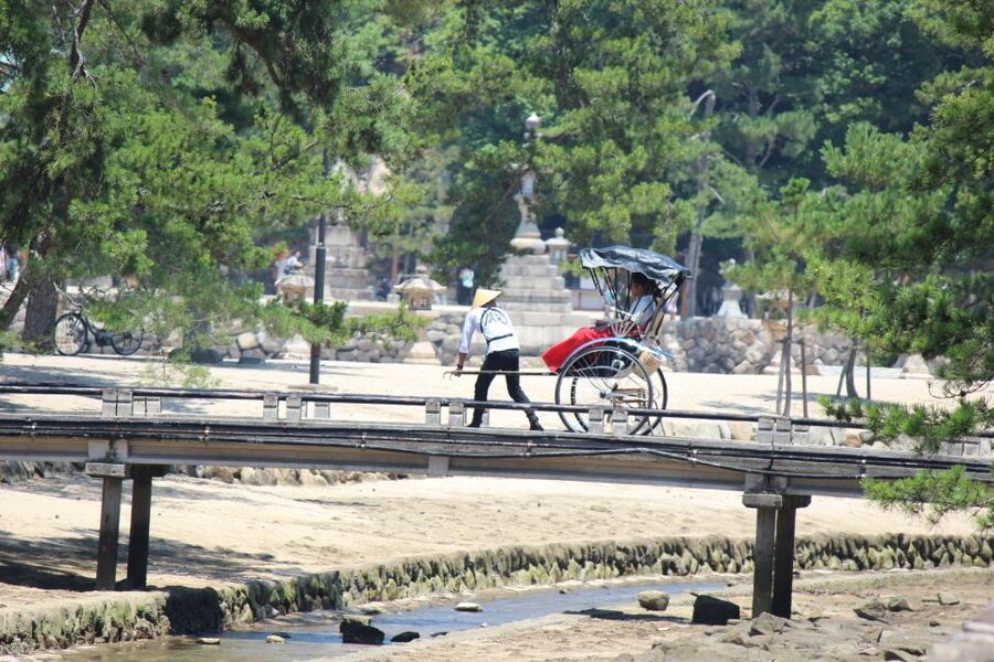 Miyajima: Private Rickshaw Tour to Itsukushima Shrine - Key details before you book