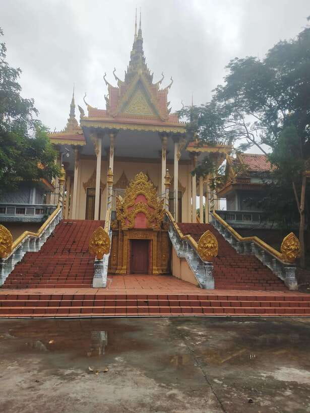 Morning Tuk tuk: City, Handicrafts, Killing field, Temples - Wat Samrong Knong and Battambang’s painful past