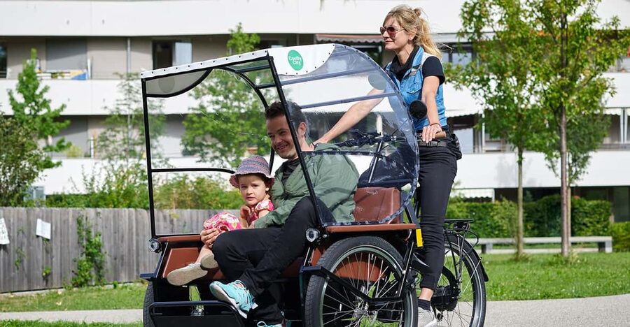 Munich: Day-rent rickshaw and explore Munich yourself - Nymphenburg Palace and the western route