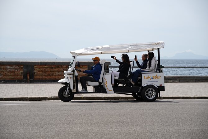 Naples in Tuk Tuk between Panoramas, Castles and Coffee Break - Why a tuk tuk works well in Naples