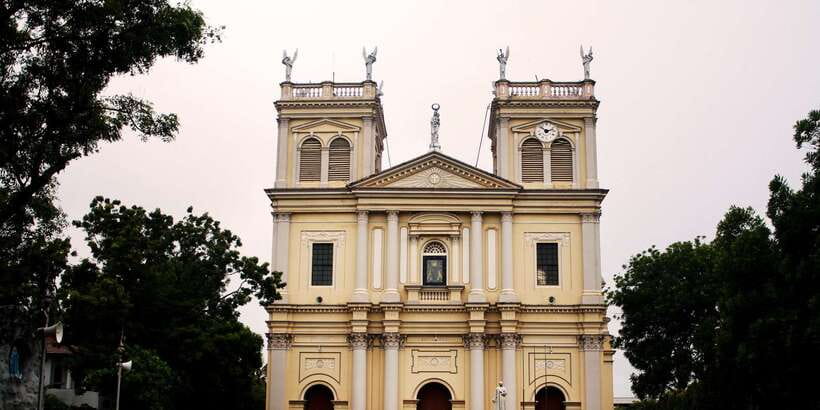 Negombo: Fishing Village Highlights Private Tour by Tuk Tuk - St. Mary’s Church and Negombo’s mixed faiths